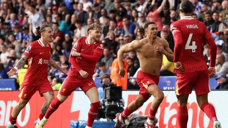 前锋突破射门锁定胜利